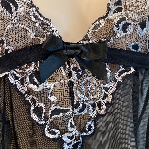 Avidlove lace teddy sheer black with white floral lace. G-String Panty Size L - Picture 6 of 17